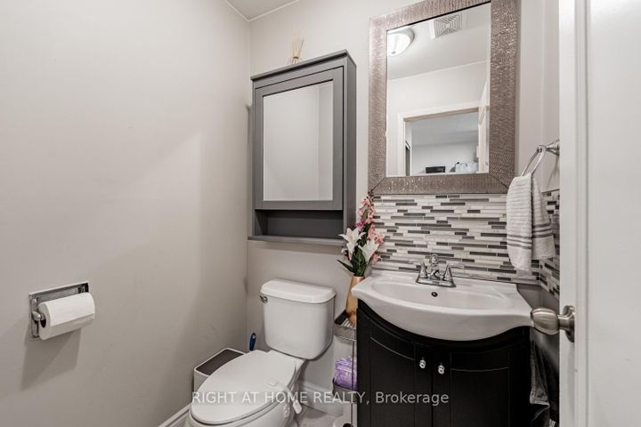 Photo 17 at 19 - 345 MEADOWS Boulevard W, Rathwood, Mississauga