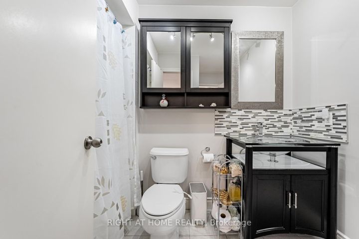 Photo 23 at 19 - 345 MEADOWS Boulevard W, Rathwood, Mississauga
