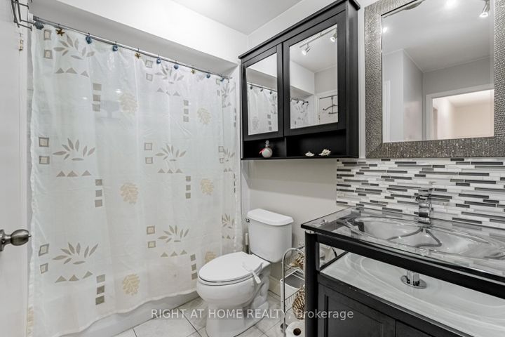 Photo 24 at 19 - 345 MEADOWS Boulevard W, Rathwood, Mississauga