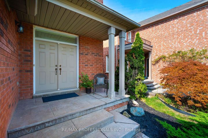 Photo 3 at 5119 Forestwalk Circle, Hurontario, Mississauga