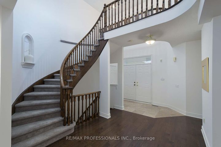 Photo 4 at 5119 Forestwalk Circle, Hurontario, Mississauga