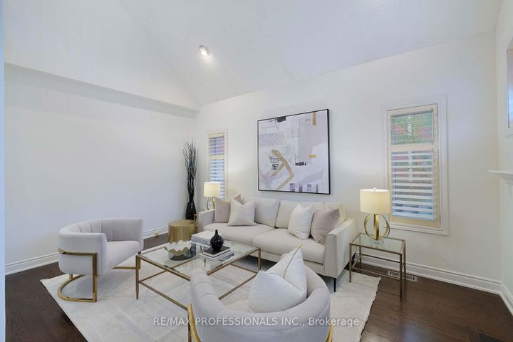 Photo 8 at 5119 Forestwalk Circle, Hurontario, Mississauga