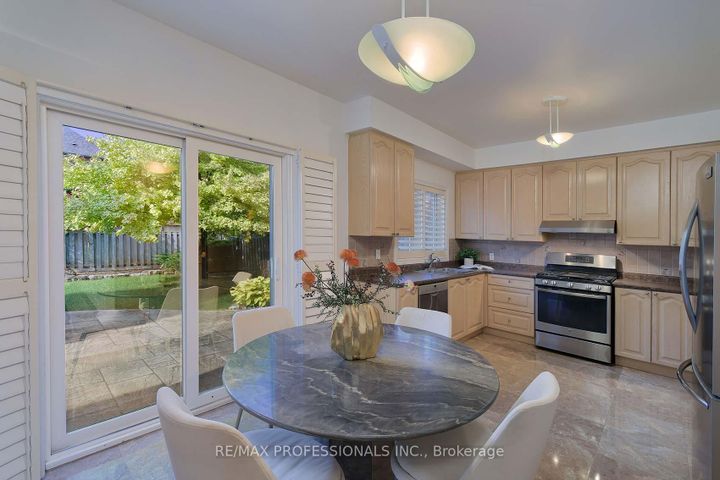 Photo 10 at 5119 Forestwalk Circle, Hurontario, Mississauga