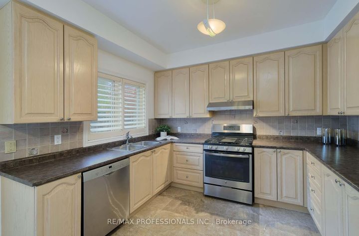 Photo 12 at 5119 Forestwalk Circle, Hurontario, Mississauga