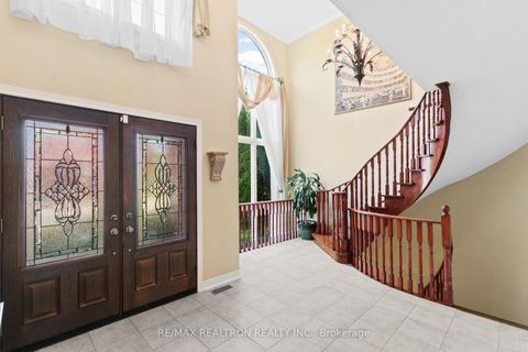 Photo 6 at 56 Sadot Court, Beverley Glen, Vaughan