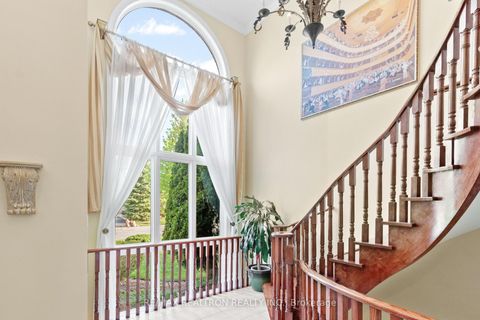 Photo 7 at 56 Sadot Court, Beverley Glen, Vaughan