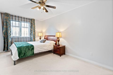 Photo 25 at 56 Sadot Court, Beverley Glen, Vaughan