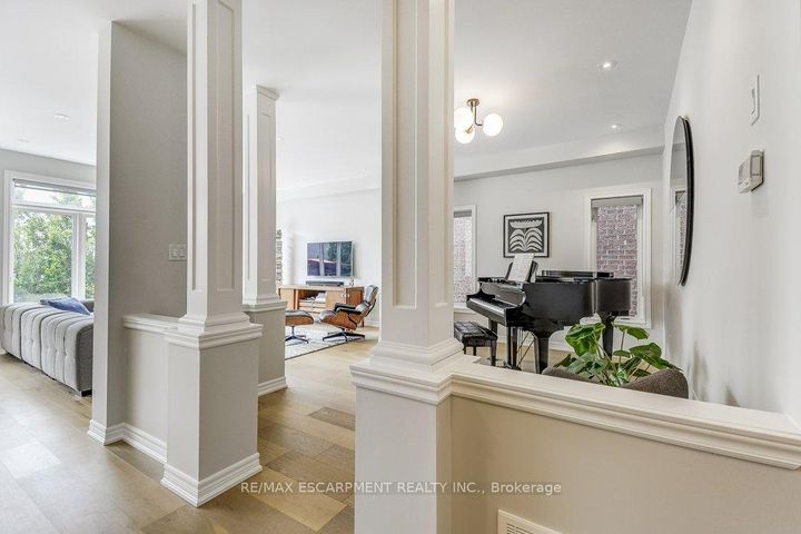 Photo 7 at 195 Painter Terrace, Waterdown, Hamilton