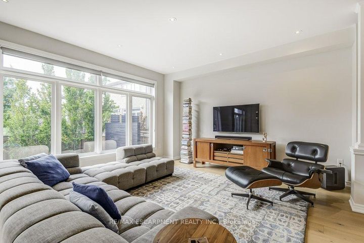 Photo 9 at 195 Painter Terrace, Waterdown, Hamilton
