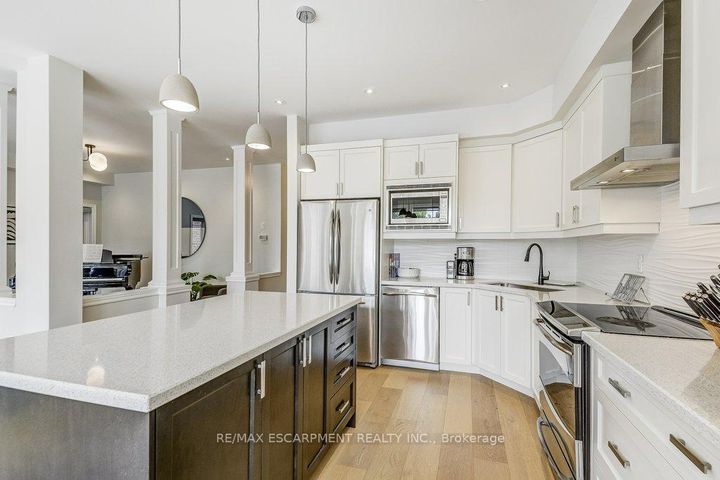 Photo 13 at 195 Painter Terrace, Waterdown, Hamilton