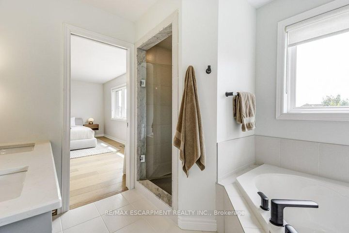 Photo 18 at 195 Painter Terrace, Waterdown, Hamilton