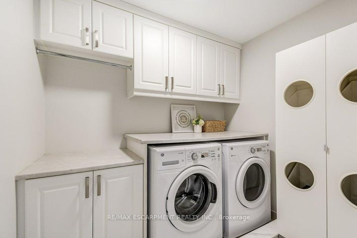 Photo 22 at 195 Painter Terrace, Waterdown, Hamilton
