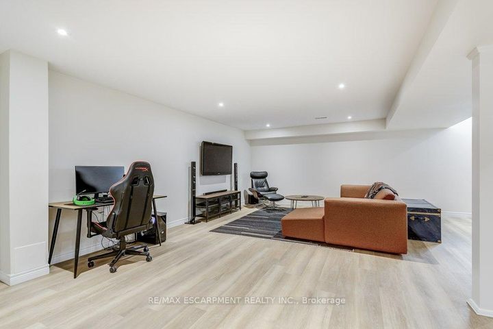 Photo 24 at 195 Painter Terrace, Waterdown, Hamilton