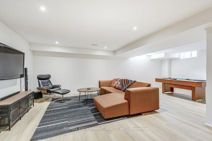 Photo 25 at 195 Painter Terrace, Waterdown, Hamilton