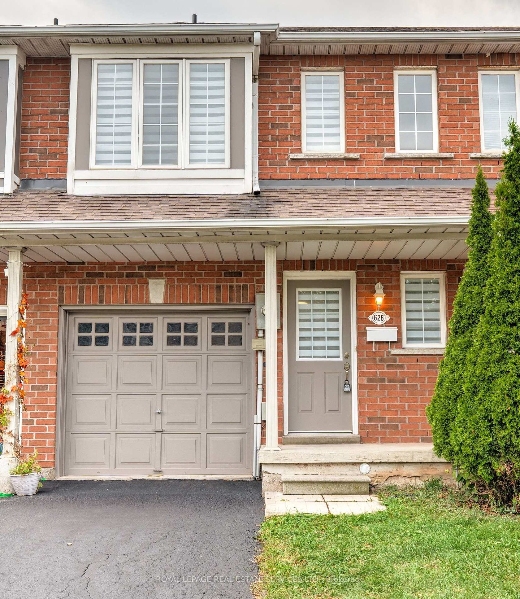 626 Iris Court, Shoreacres, Burlington 