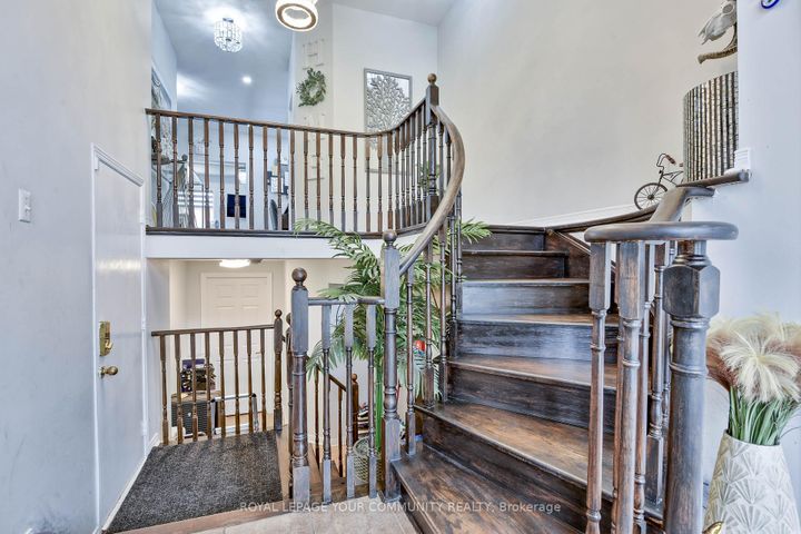 Photo 3 at 12 Homeview Road, Bram East, Brampton