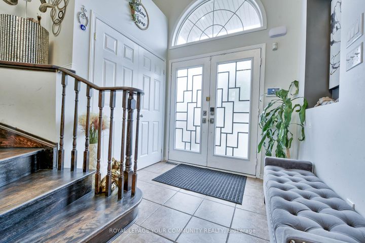 Photo 4 at 12 Homeview Road, Bram East, Brampton