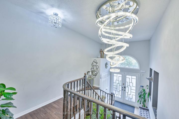 Photo 5 at 12 Homeview Road, Bram East, Brampton