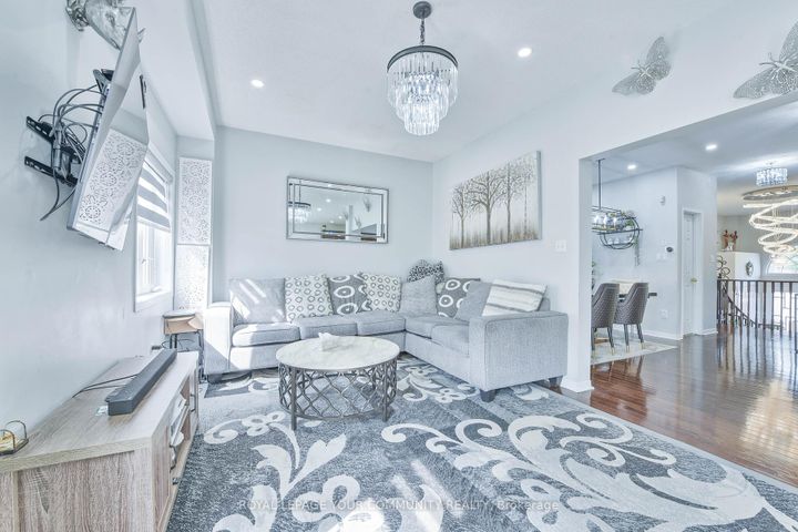 Photo 9 at 12 Homeview Road, Bram East, Brampton