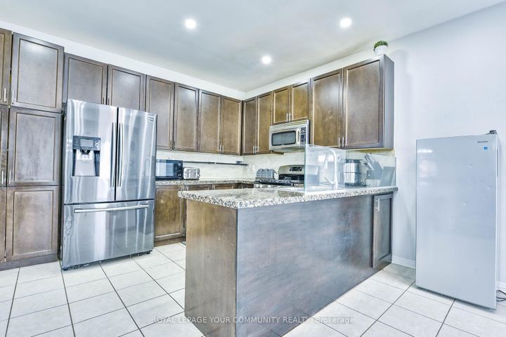 Photo 11 at 12 Homeview Road, Bram East, Brampton