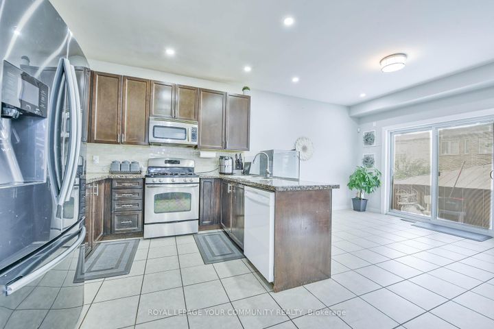 Photo 12 at 12 Homeview Road, Bram East, Brampton