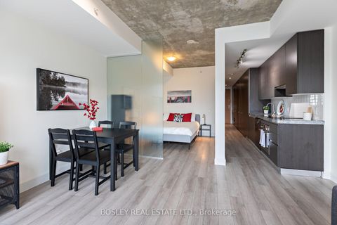 Photo 4 at 816 - 629 King Street W, Waterfront Communities C1, Toronto