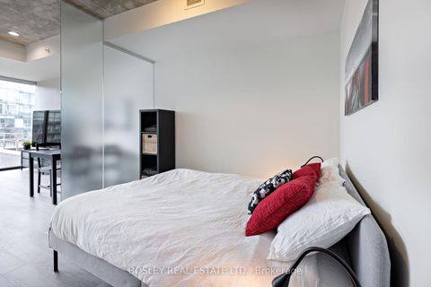 Photo 10 at 816 - 629 King Street W, Waterfront Communities C1, Toronto