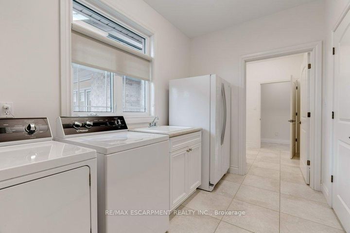 Photo 28 at 17 TEWS Lane, Greensville, Hamilton