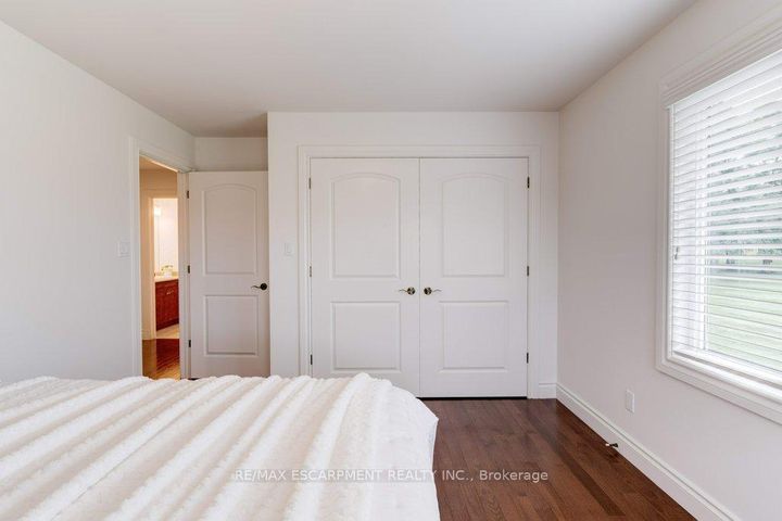 Photo 33 at 17 TEWS Lane, Greensville, Hamilton