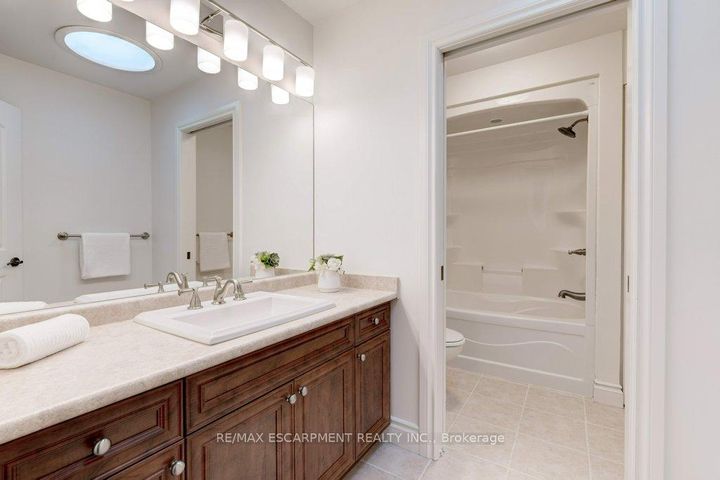 Photo 34 at 17 TEWS Lane, Greensville, Hamilton