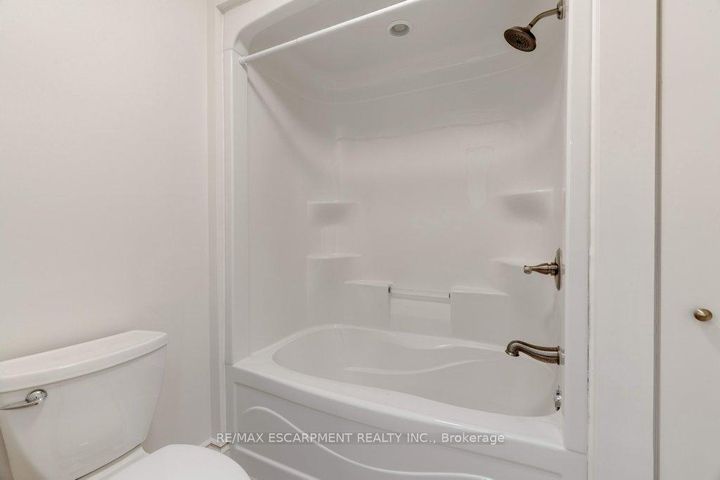 Photo 35 at 17 TEWS Lane, Greensville, Hamilton