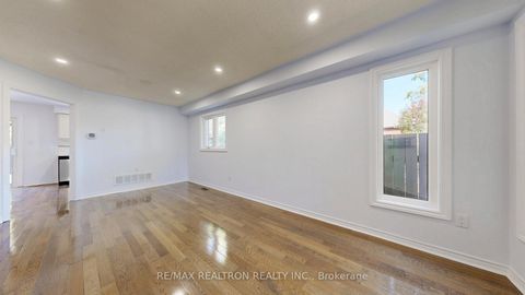 Photo 3 at 558 Willowick Drive, Wyndham, Newmarket