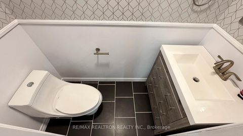 Photo 11 at 558 Willowick Drive, Wyndham, Newmarket