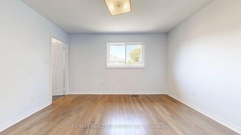 Photo 13 at 558 Willowick Drive, Wyndham, Newmarket