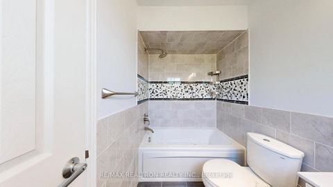 Photo 18 at 558 Willowick Drive, Wyndham, Newmarket