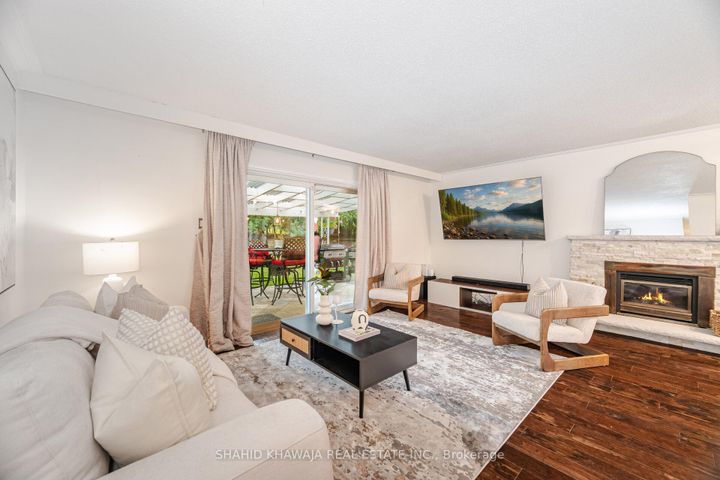 Photo 6 at 3286 Gatliff Court, Applewood, Mississauga