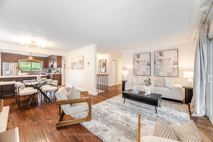 Photo 7 at 3286 Gatliff Court, Applewood, Mississauga