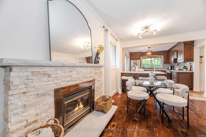 Photo 9 at 3286 Gatliff Court, Applewood, Mississauga
