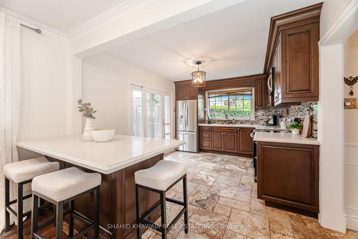 Photo 11 at 3286 Gatliff Court, Applewood, Mississauga