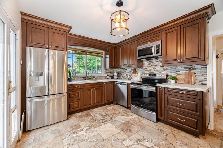 Photo 12 at 3286 Gatliff Court, Applewood, Mississauga