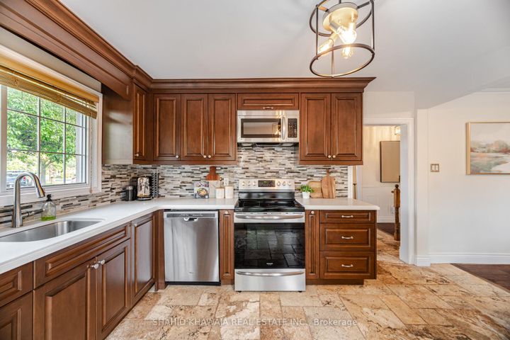 Photo 13 at 3286 Gatliff Court, Applewood, Mississauga
