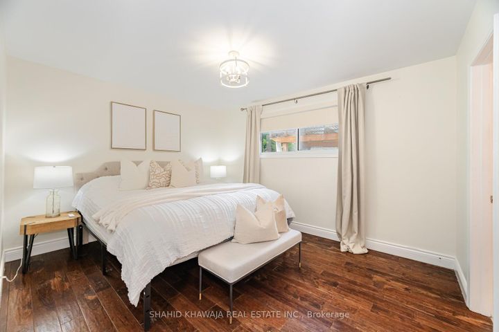 Photo 15 at 3286 Gatliff Court, Applewood, Mississauga