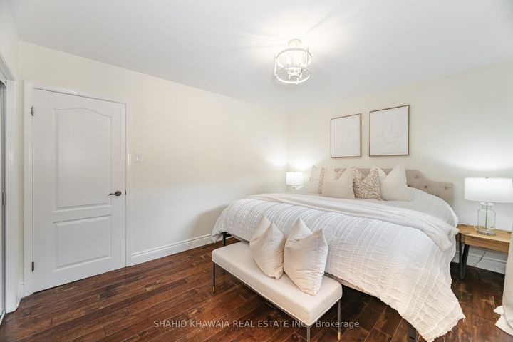 Photo 16 at 3286 Gatliff Court, Applewood, Mississauga