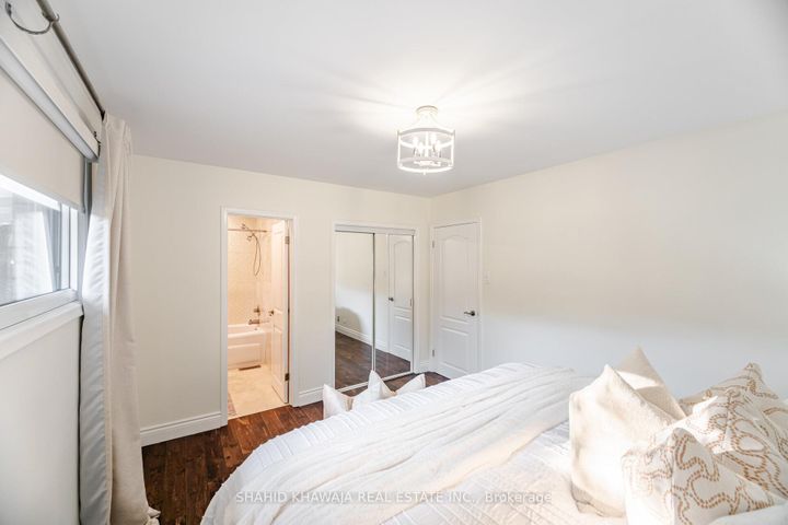 Photo 17 at 3286 Gatliff Court, Applewood, Mississauga