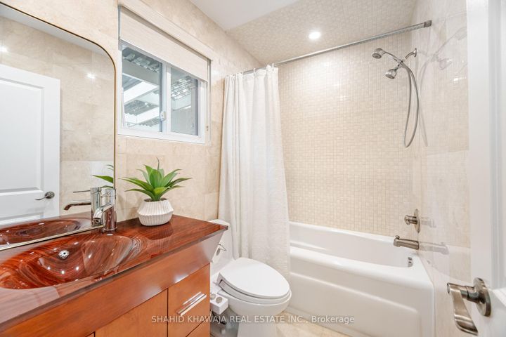 Photo 18 at 3286 Gatliff Court, Applewood, Mississauga