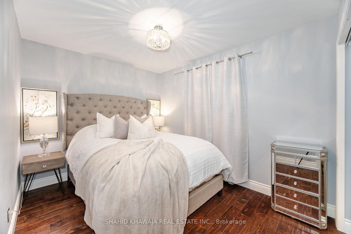 Photo 19 at 3286 Gatliff Court, Applewood, Mississauga