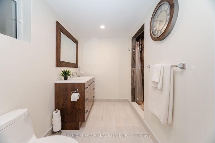 Photo 30 at 3286 Gatliff Court, Applewood, Mississauga