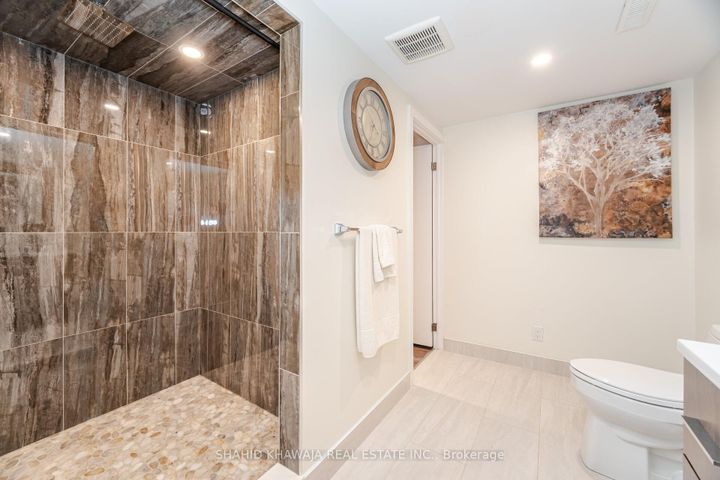 Photo 31 at 3286 Gatliff Court, Applewood, Mississauga
