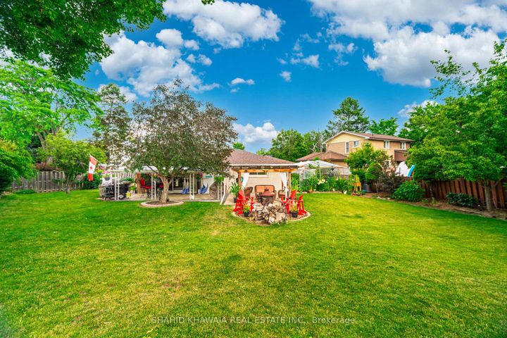 Photo 35 at 3286 Gatliff Court, Applewood, Mississauga