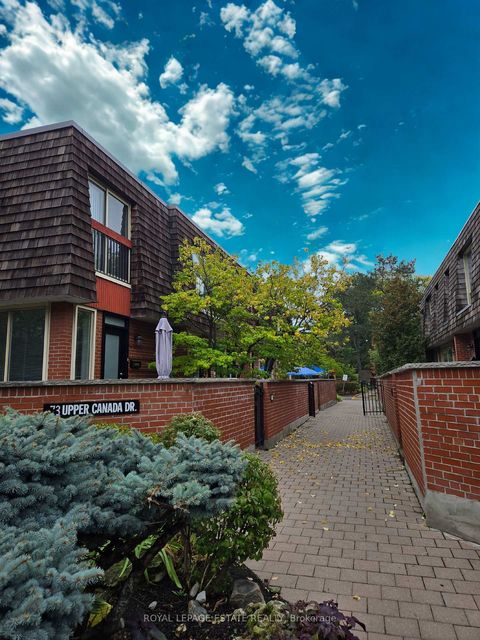 Photo 1 at Th1 - 73 Upper Canada Drive, Windfields, Toronto